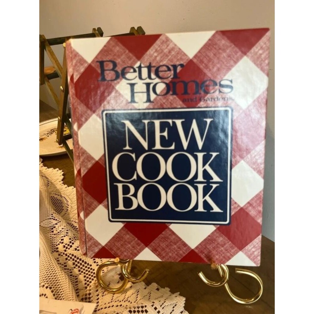 1989 Better Homes New Cookbook binder Cottagecore